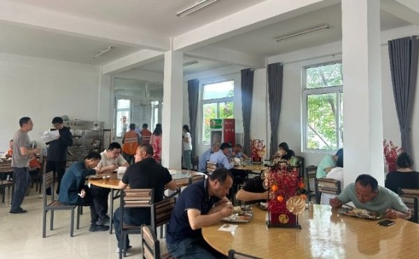 高忆管理 安徽一机关食堂五菜一汤仅10元 官方: 工作人员在景区值班就餐 把食堂让给游客