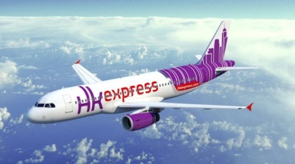 富途证券 香港快运航空一客机降落时撞到草坪 无人受伤